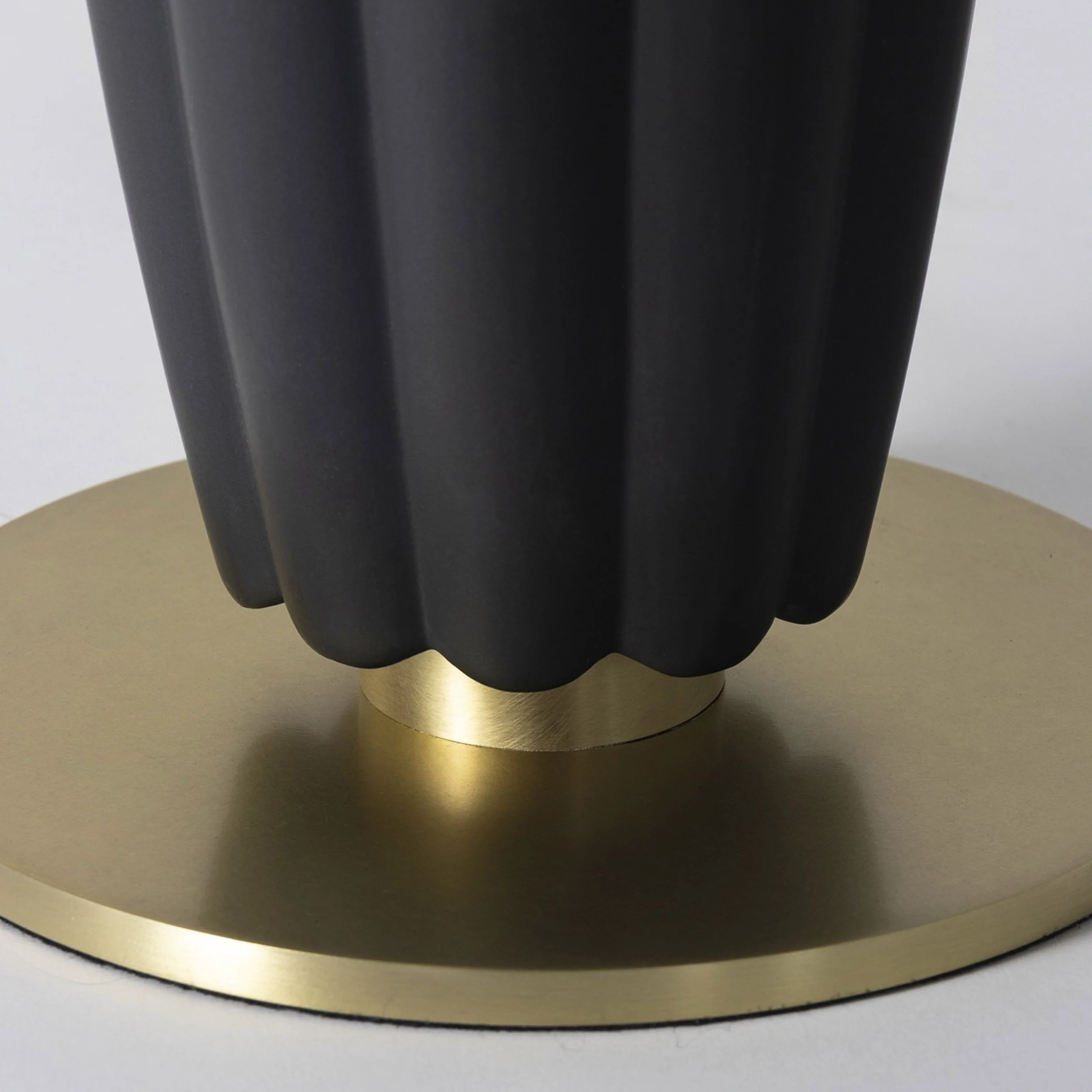Crocus Ceramic Table Lamp, Black - Image 3